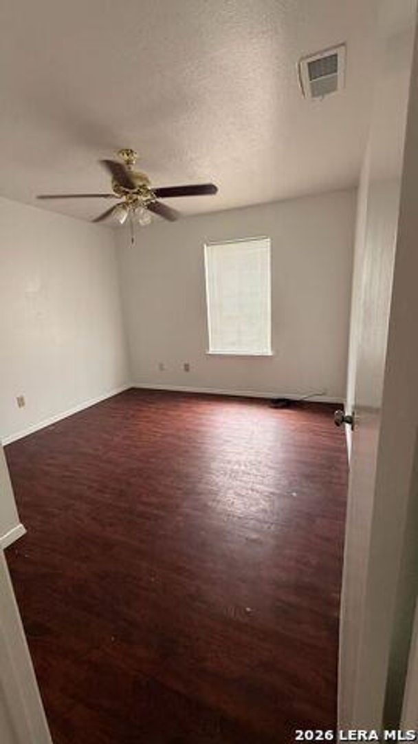 Building Photo - 2203 Creekside Ln
