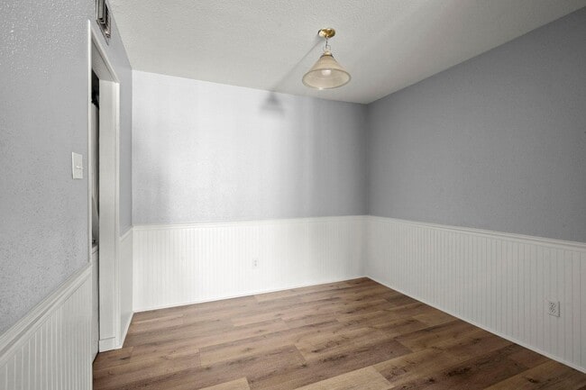 Building Photo - Richmond/Amanda west of Fondren, Classic, beautifully maintained, 2nd floor condominium offers 2 ...