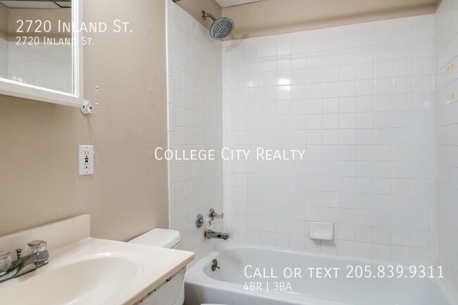 Building Photo - 2720 Inland St