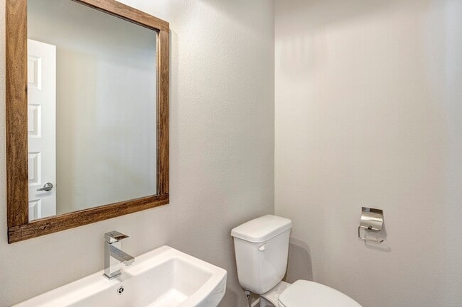 Building Photo - 1304 W 23rd St