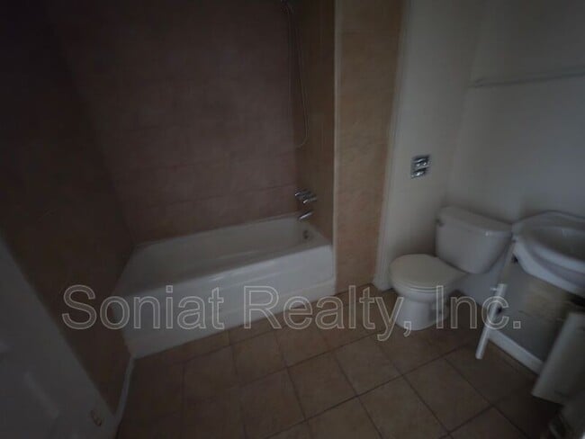 Building Photo - 4917 Iberville St