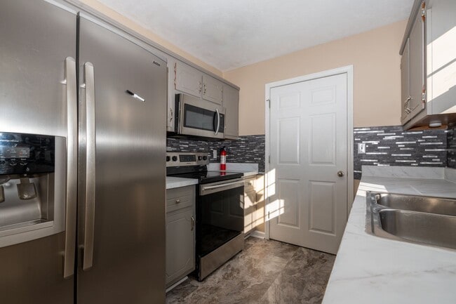 Building Photo - 102 Brandi Ct