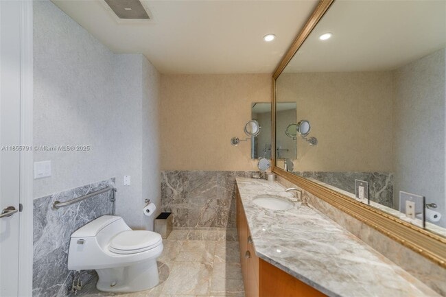 Building Photo - 16051 Collins Ave