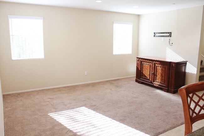 Building Photo - 34213 Parkside Dr