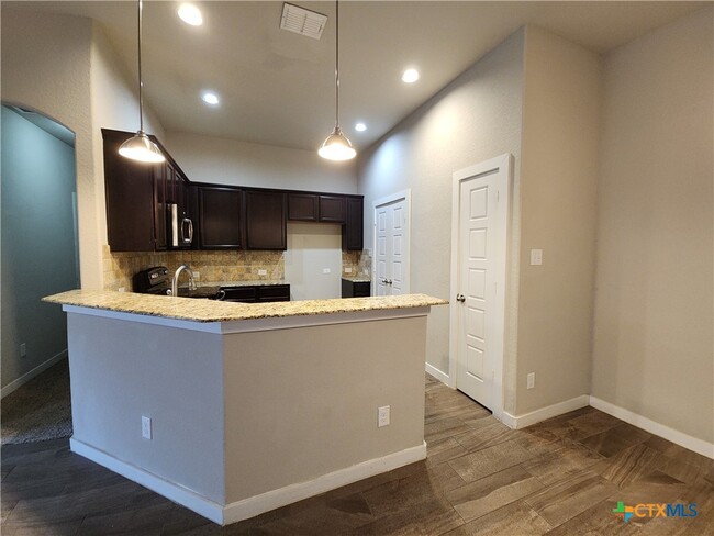Building Photo - 1115 Creekside Orchard
