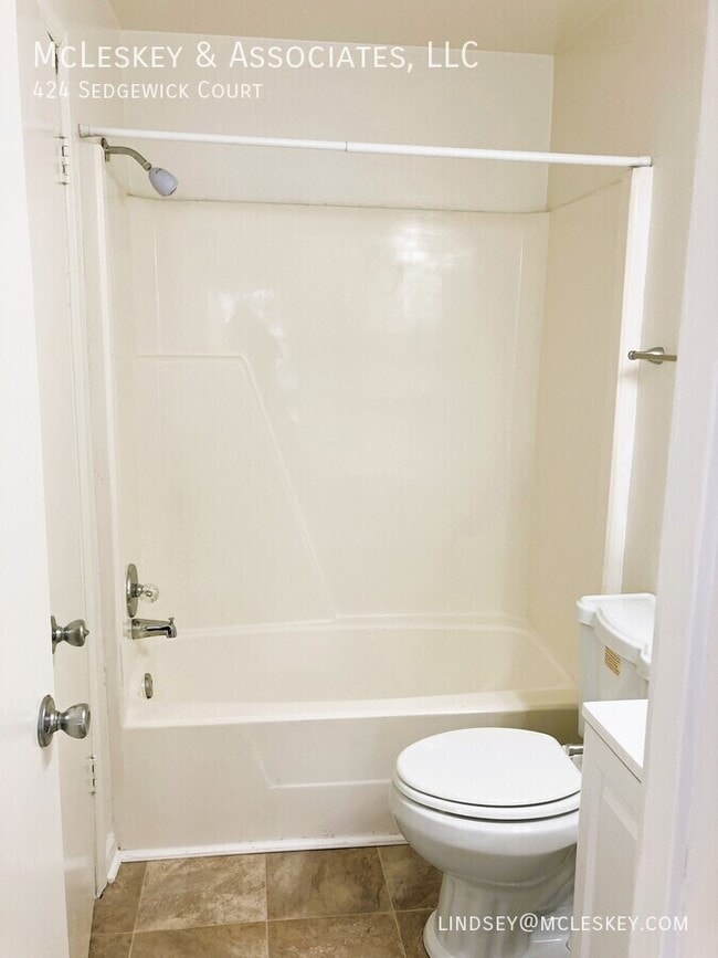 Building Photo - 424 Sedgewick Ct