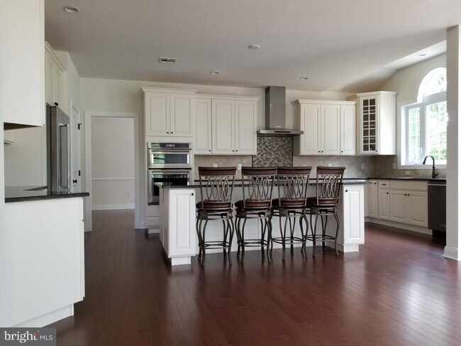 Building Photo - 6493 Fox Glove Ln