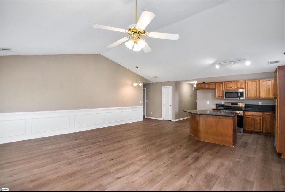 Building Photo - 27 Sweetland Ct