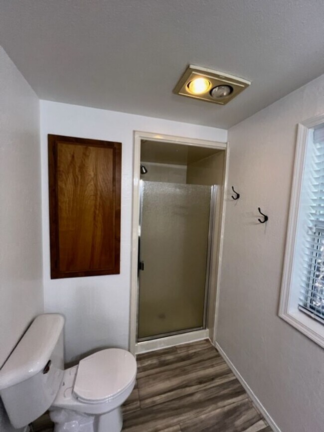 Building Photo - SINGLE LEVEL HOME W/ MANICURED YARD WITH  ...