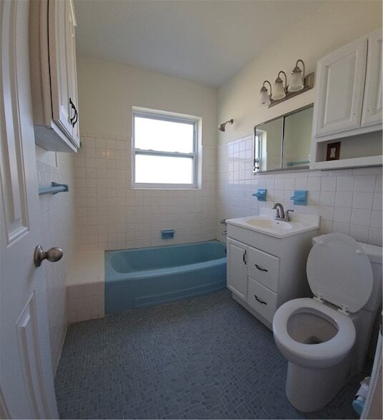 Building Photo - 745 Schumann Dr