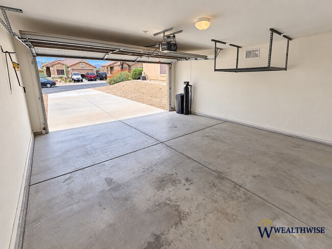 Building Photo - Mountain Views, Large Office/Den & Whole-Home Water Purification — Eagle Crest Ranch
