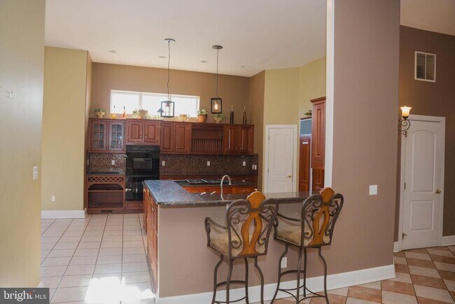 Building Photo - 6902 Tower of London Dr