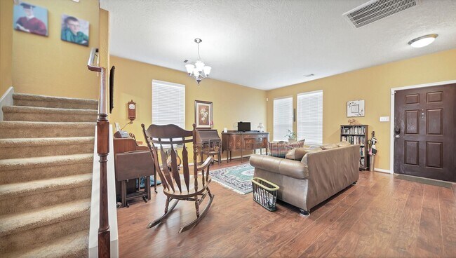Building Photo - 692 Casual Ln