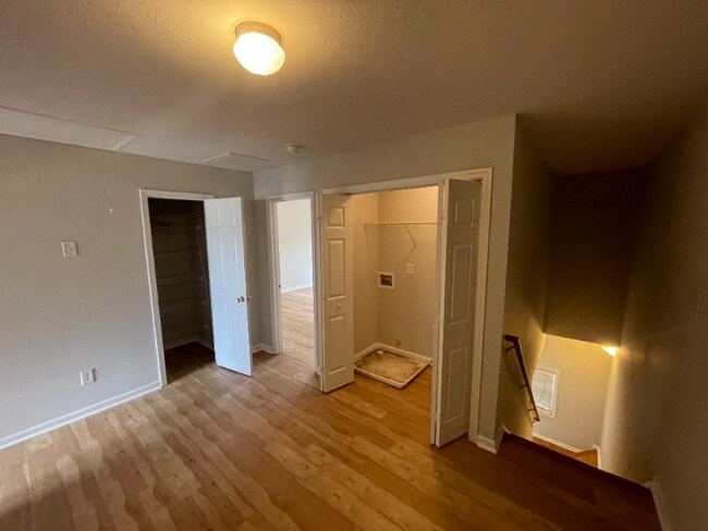 Building Photo - 2469 Redmayne Ln