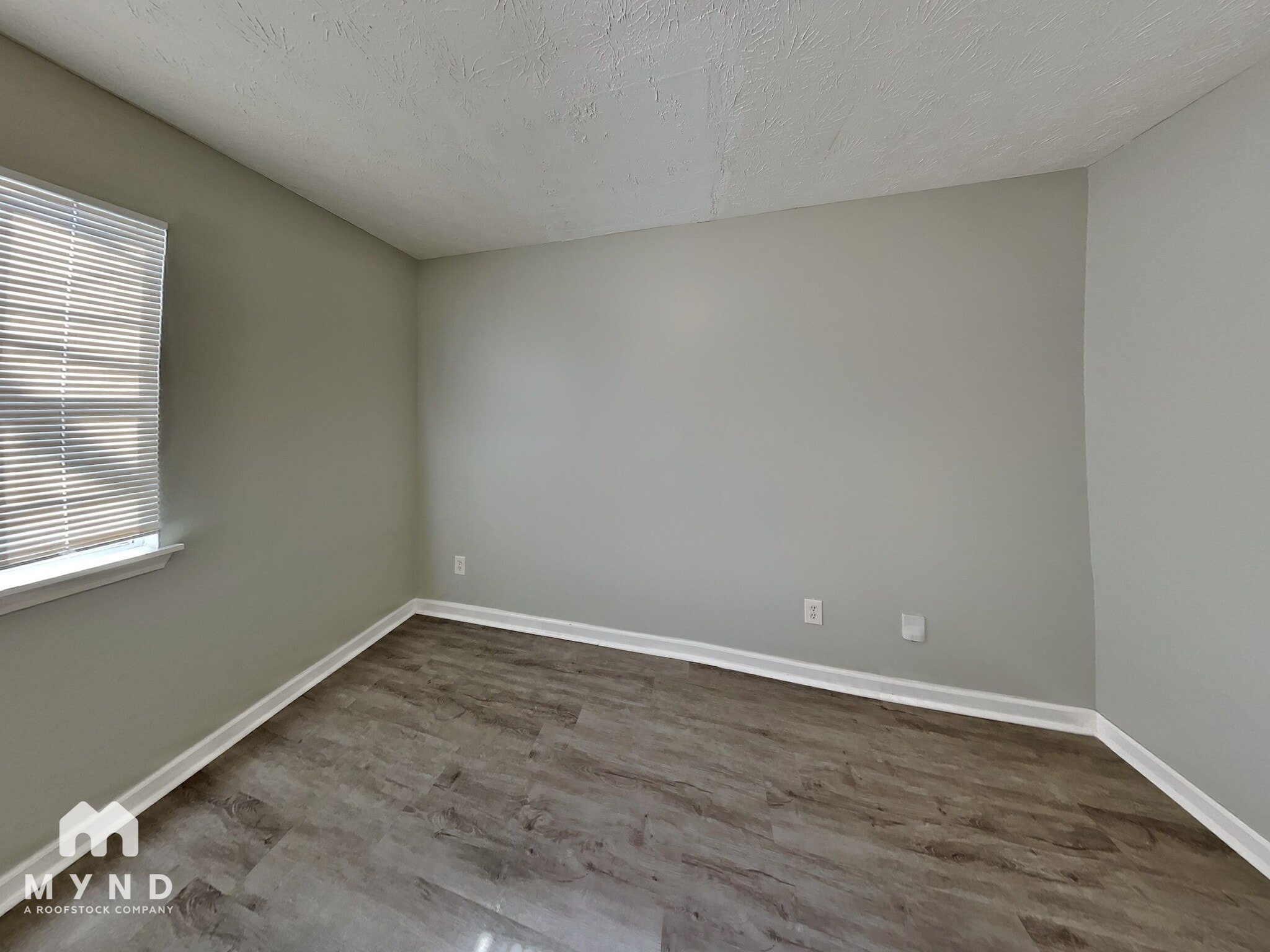 Building Photo - 45 Valley Dr