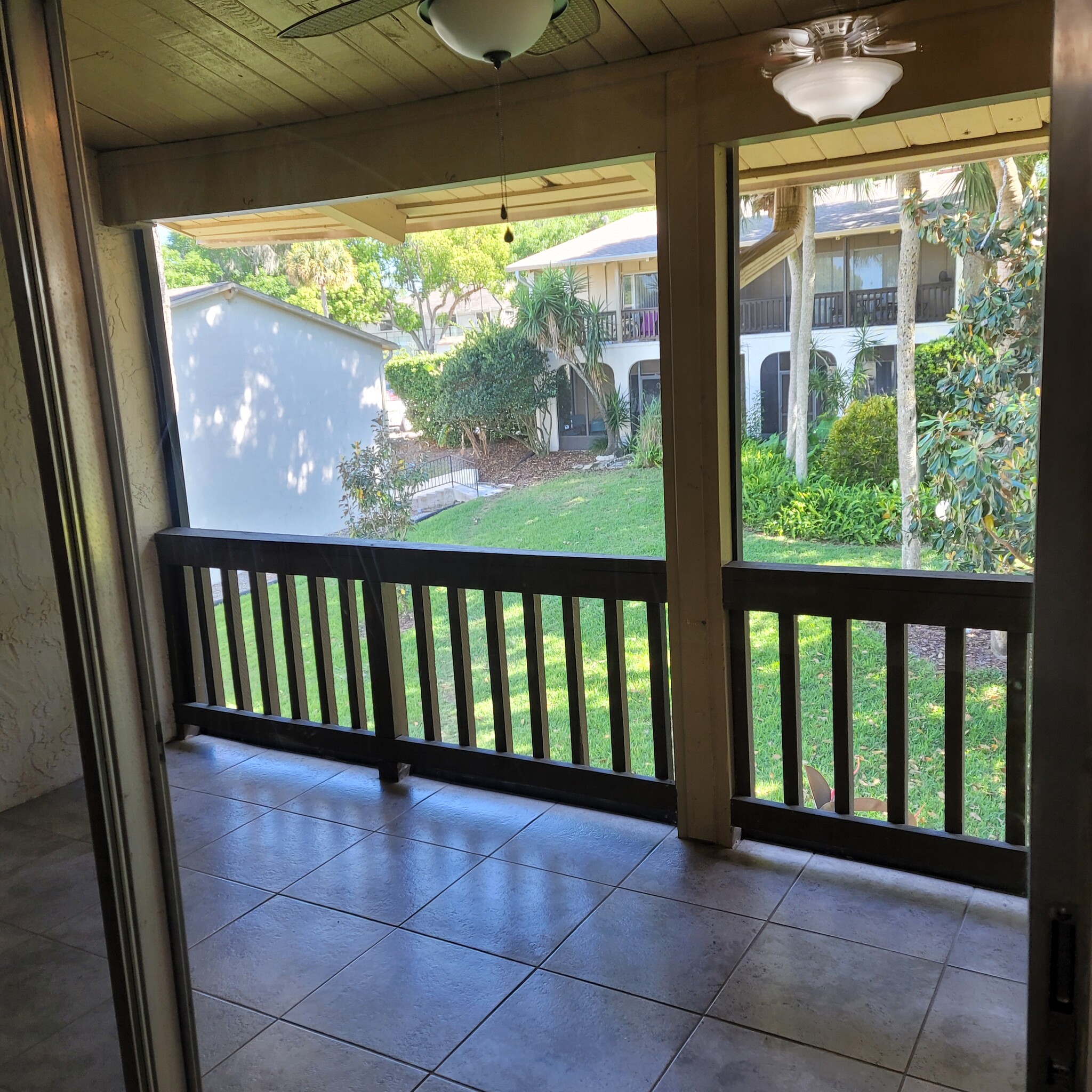 Porch with courtyard view - 200 Maitland Ave