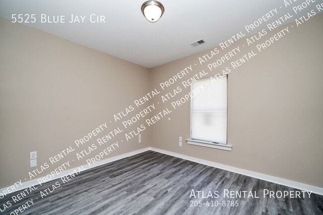 Building Photo - 5525 Blue Jay Cir