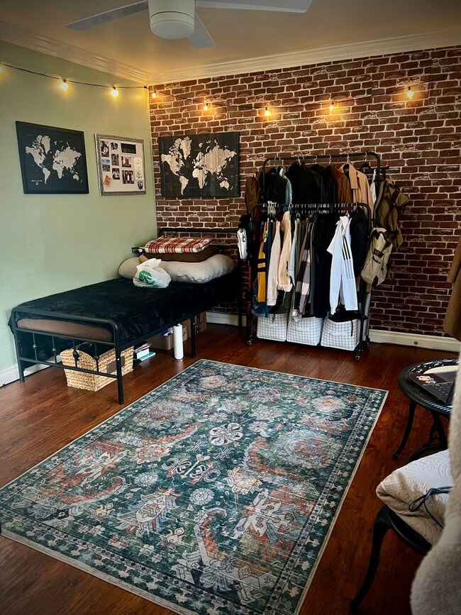 Building Photo - Cute and Cozy Studio in Los Angeles w/ Gar...