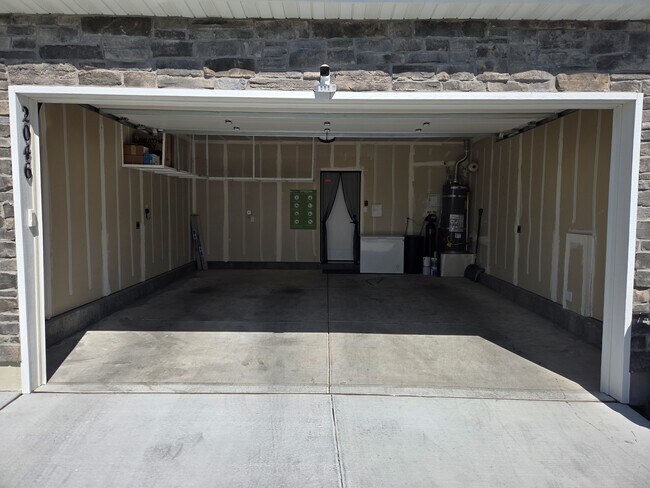 Building Photo - 2046 W Lydia Ln