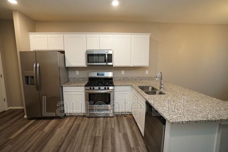 Building Photo - 11755 Lovegrass Dr
