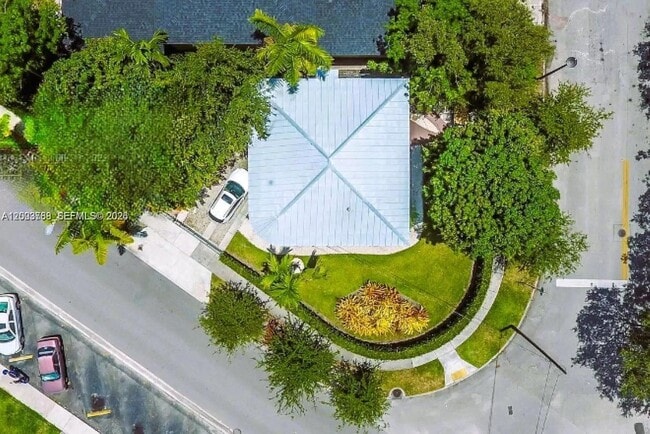 Building Photo - 685 SW 19th Rd