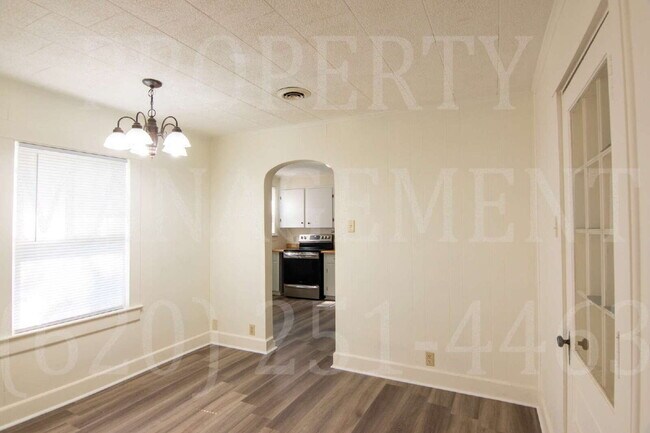 Building Photo - 2 Bedroom 1 Bath