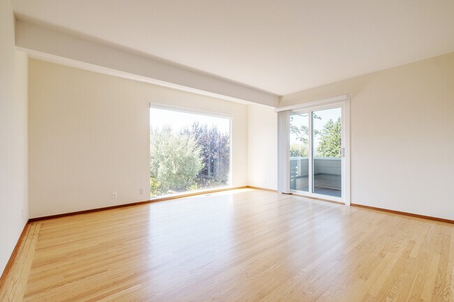 Building Photo - 90 Geldert Dr