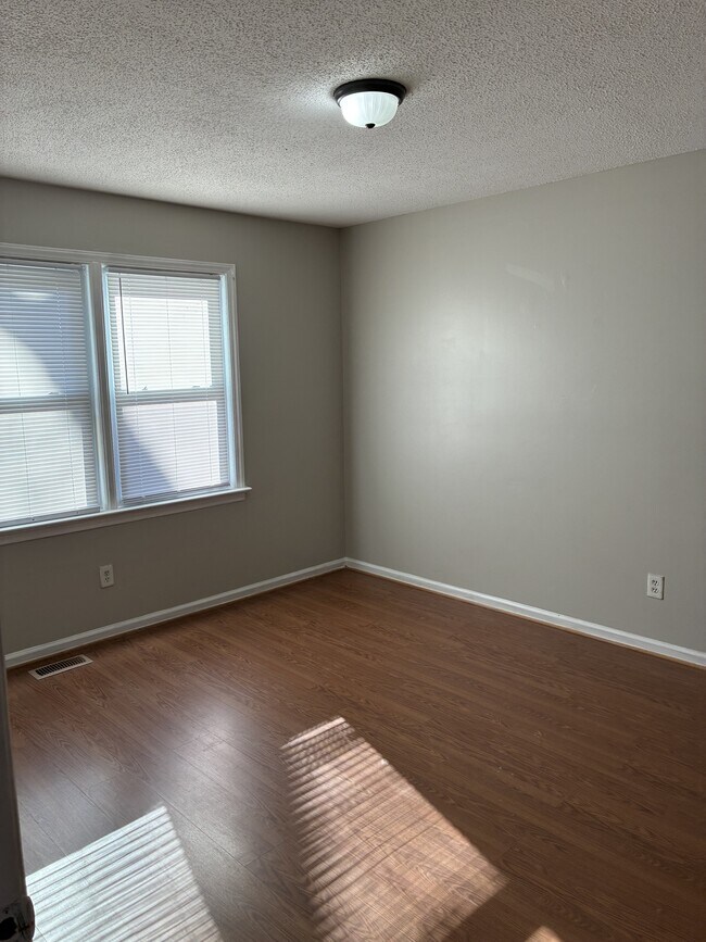 Building Photo - 114 Concord Dr