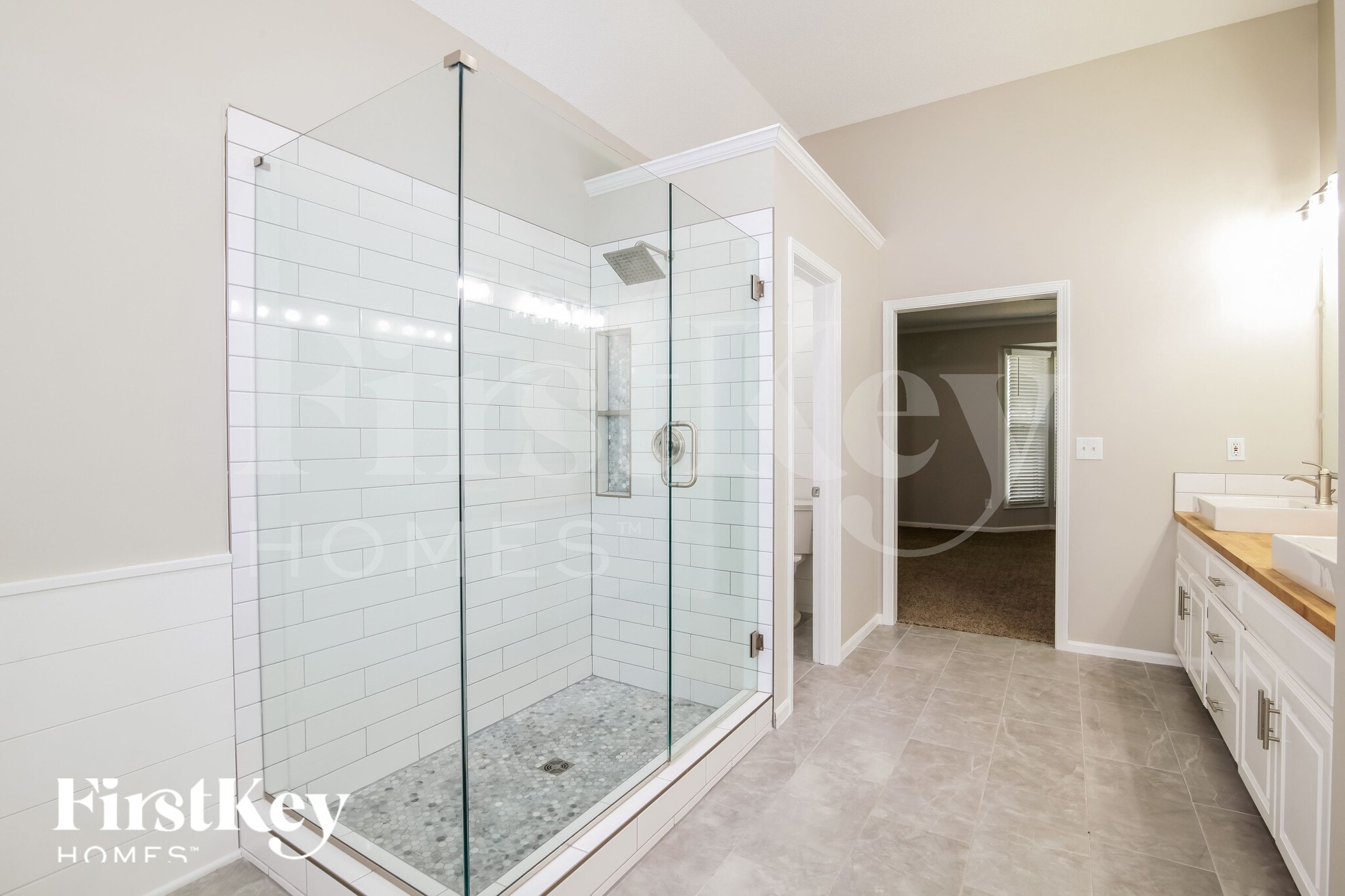 Building Photo - 15211 Maple St