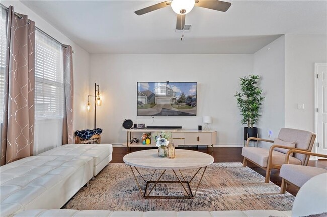 Building Photo - 3007 Salvidar Bend