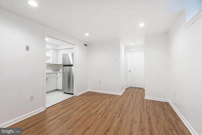 Building Photo - 422 S 15th St