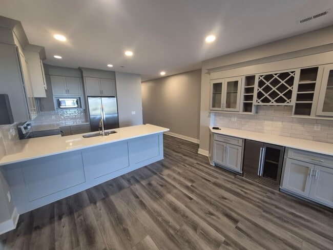 Building Photo - 344 Eastview Ct