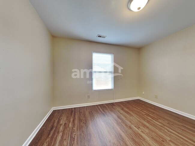 Building Photo - 911 Swearngan Ridge Ct