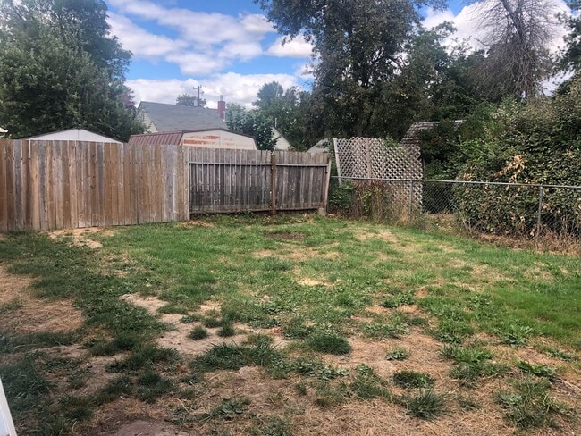 Building Photo - 3-Bedroom 1-Bath (A/C) Private Back Yard - Garage $1,875 (Albany)