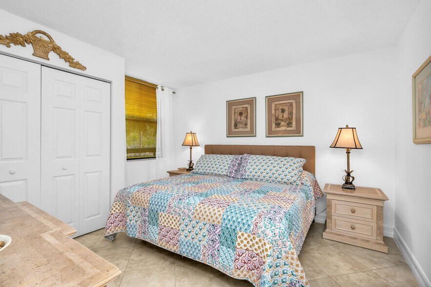 Building Photo - 950 Egret Cir