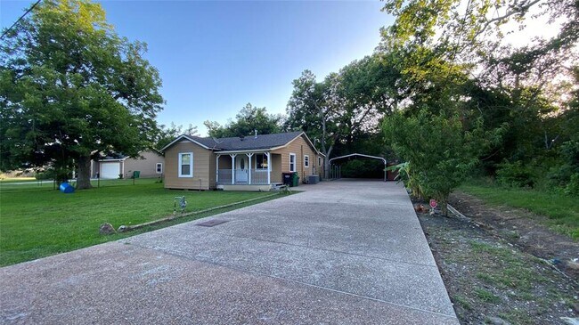 Building Photo - 3427 McKinney Rd