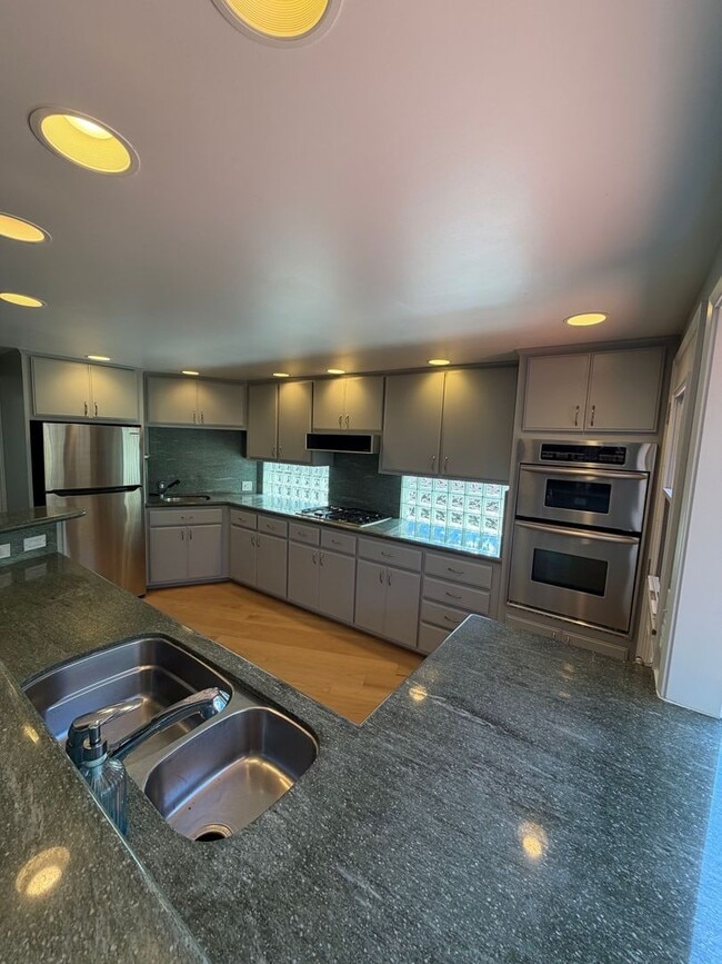 Building Photo - Charming Residence in Belmont