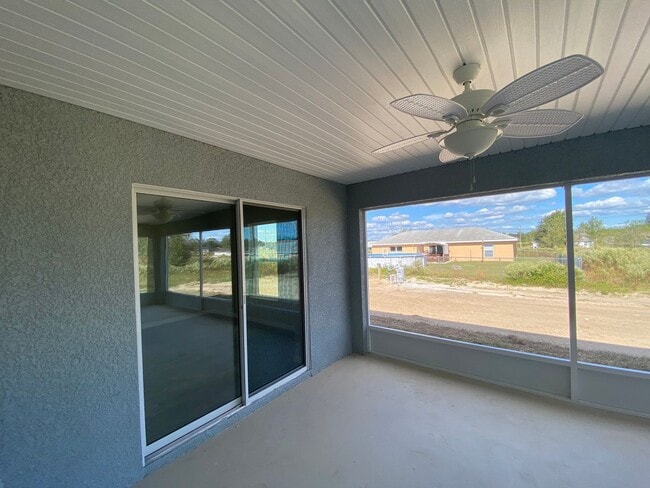 Building Photo - Custom Home - Desirable SE Ocala neighborhood 3/2/2 ** Wont Last**