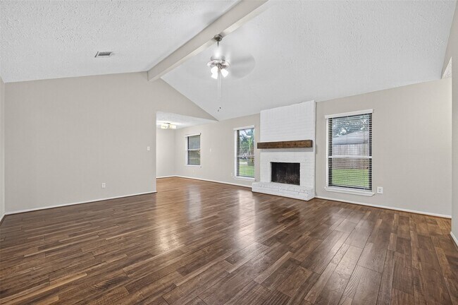 Building Photo - 5346 King Richard Dr