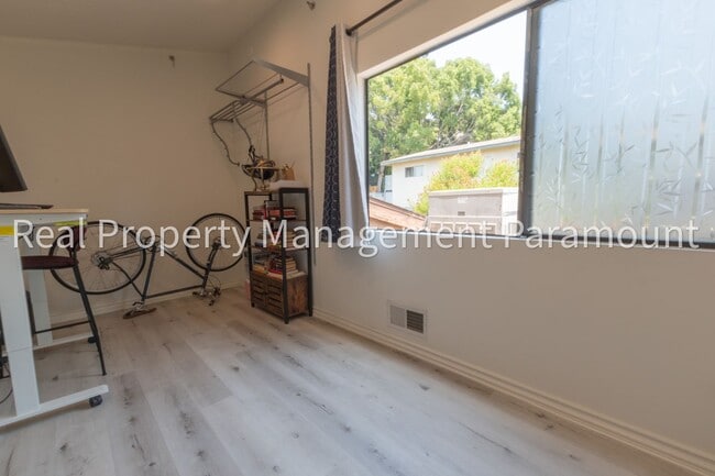 Building Photo - Spectacular 2 Bedroom, 2 Bath Condo with L...