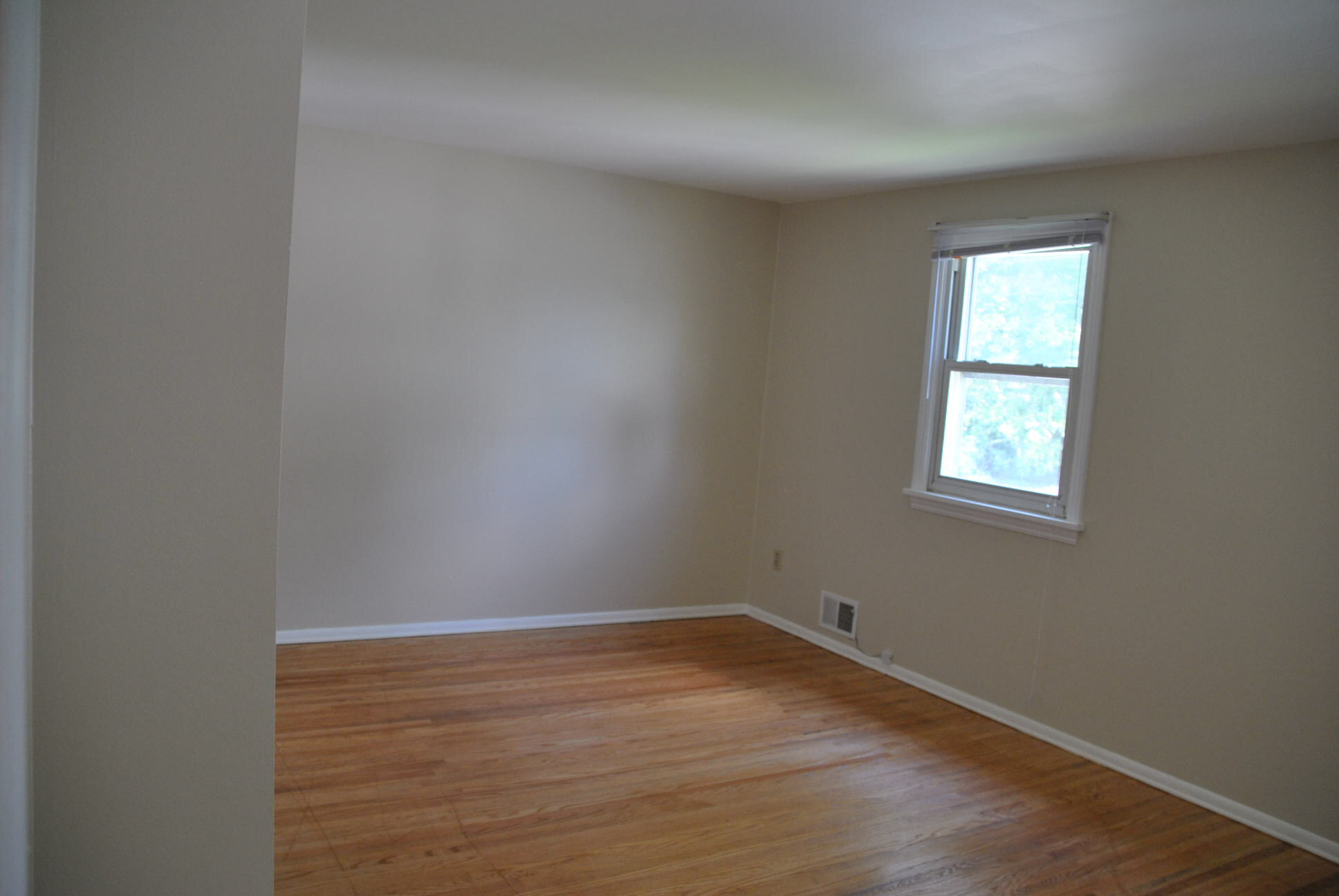 Master Bedroom - 1165 Whitney Rd E
