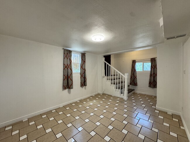 Building Photo - 2745 W Archer Pl