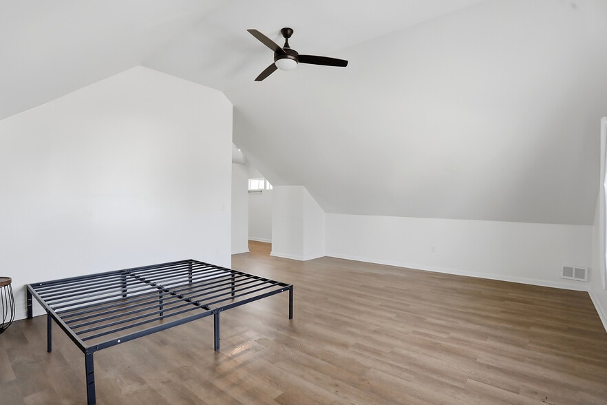 Building Photo - 941 E Raymond St