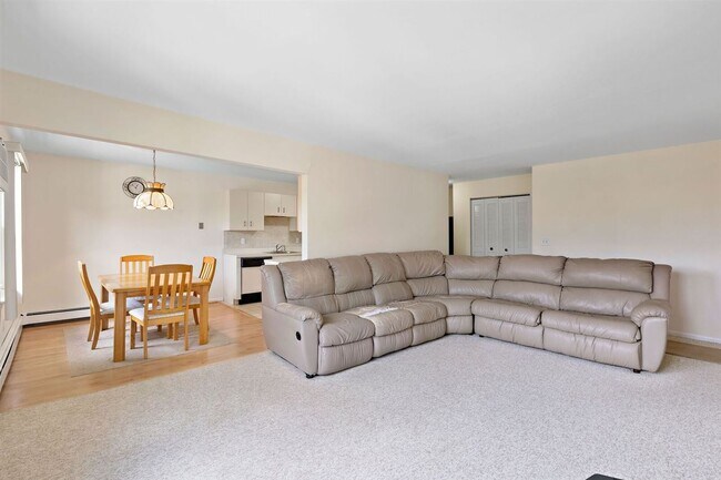Building Photo - 132 Riverview Ct