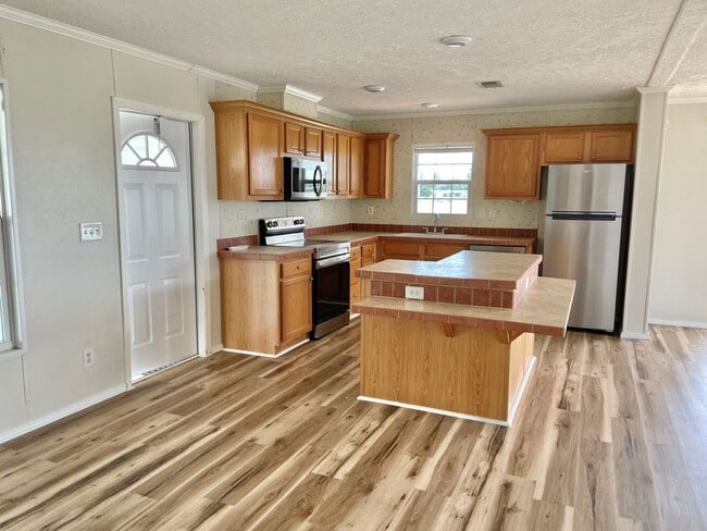 Building Photo - Lovely 2 bedroom 2 bath Annual Rental  hom...