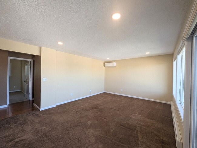 Building Photo - 2Bd/1Ba Edmonds Condo
