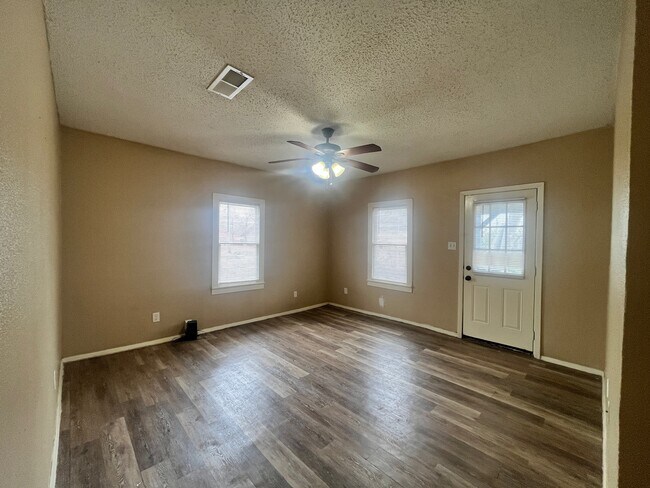 Building Photo - 119 S 5th St