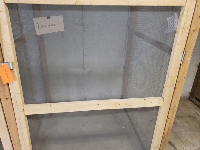 Building Photo - 7 Redwood Ln