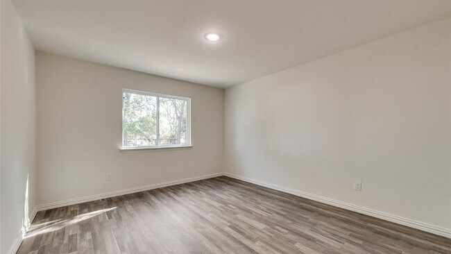 Building Photo - 2035 Clay St