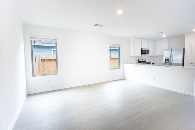 Building Photo - 15724 Plum Brk Dr